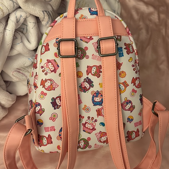 Hello kitty backpack - Picture 3 of 3